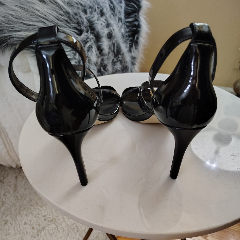 🆕⭐ Micheal Kors Black Patent Sandals Heels - Picture 10 of 16